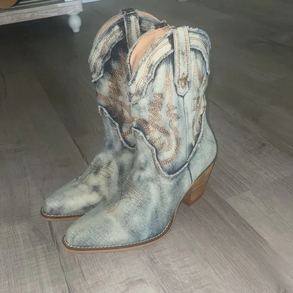 ARIDER girl boots. Size 10. NWOT. Never been worn! - Picture 6 of 8